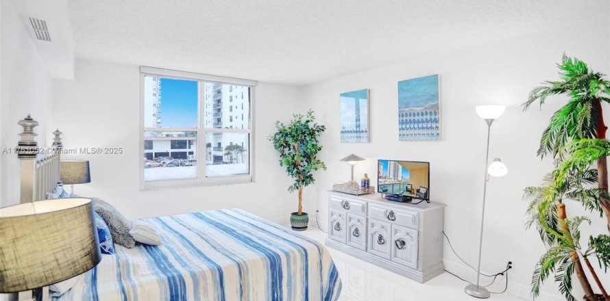 Condo à Hollywood, Floride, 1 chambre № 1867652