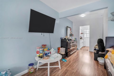 Condominio en venta en Miami Beach, Florida, 37.16 m2 № 1984146 - foto 11