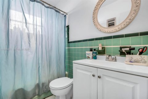 Condominio en venta en Miami Beach, Florida, 37.16 m2 № 1984146 - foto 2