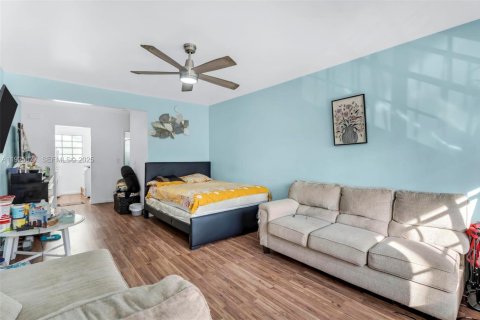 Condominio en venta en Miami Beach, Florida, 37.16 m2 № 1984146 - foto 8