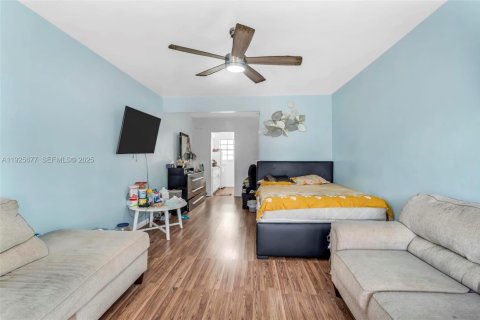 Condominio en venta en Miami Beach, Florida, 37.16 m2 № 1984146 - foto 10