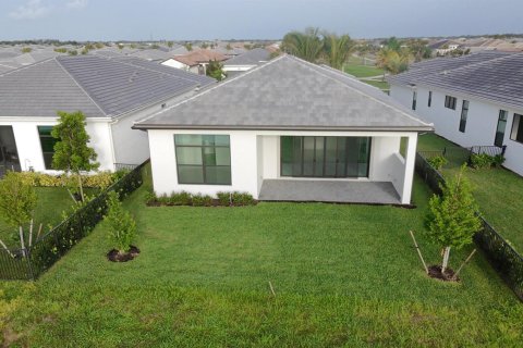 House in Westlake, Florida 3 bedrooms, 197.79 sq.m. № 2185665 - photo 7