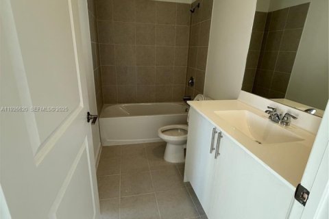 Снять в аренду таунхаус в Хомстед, Флорида 3 спальни, № 1986526 - фото 9