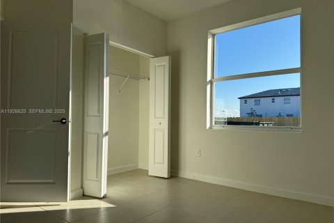 Снять в аренду таунхаус в Хомстед, Флорида 3 спальни, № 1986526 - фото 5