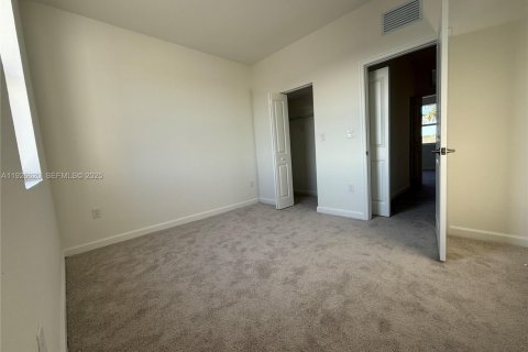 Снять в аренду таунхаус в Хомстед, Флорида 3 спальни, № 1986526 - фото 29