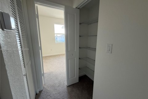 Снять в аренду таунхаус в Хомстед, Флорида 3 спальни, № 1986526 - фото 27