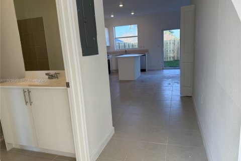 Снять в аренду таунхаус в Хомстед, Флорида 3 спальни, № 1986526 - фото 3