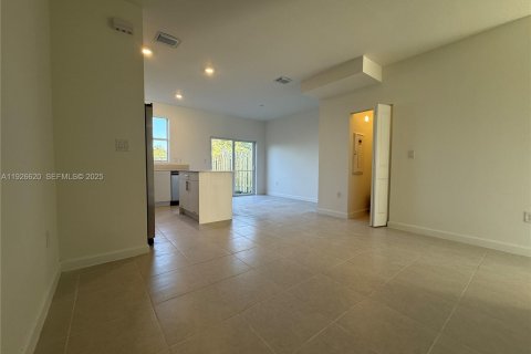 Снять в аренду таунхаус в Хомстед, Флорида 3 спальни, № 1986526 - фото 11