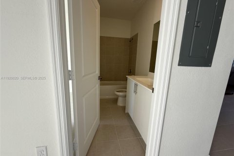 Снять в аренду таунхаус в Хомстед, Флорида 3 спальни, № 1986526 - фото 7
