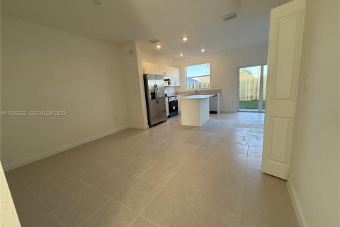 Снять в аренду таунхаус в Хомстед, Флорида 3 спальни, № 1986526 - фото 10