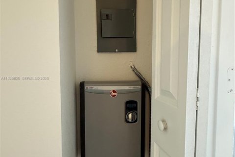 Снять в аренду таунхаус в Хомстед, Флорида 3 спальни, № 1986526 - фото 20