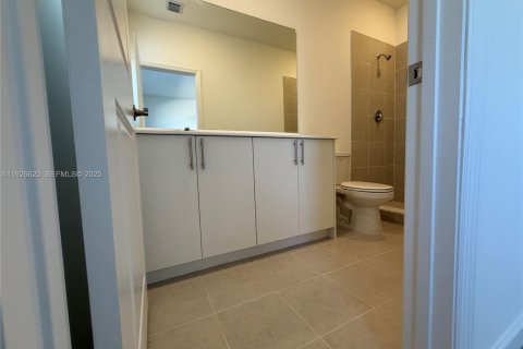 Снять в аренду таунхаус в Хомстед, Флорида 3 спальни, № 1986526 - фото 22