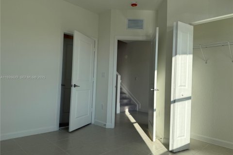 Снять в аренду таунхаус в Хомстед, Флорида 3 спальни, № 1986526 - фото 4