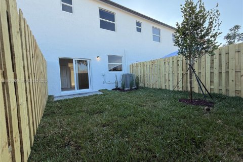 Снять в аренду таунхаус в Хомстед, Флорида 3 спальни, № 1986526 - фото 13