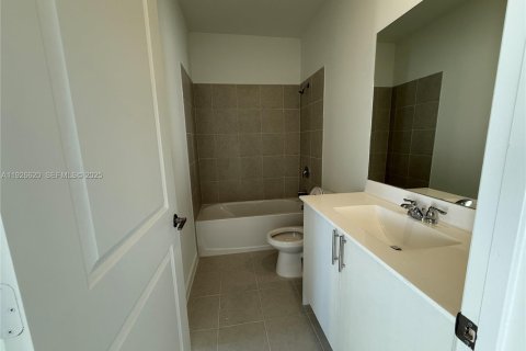 Снять в аренду таунхаус в Хомстед, Флорида 3 спальни, № 1986526 - фото 8