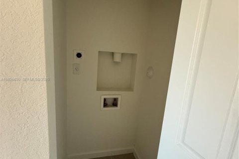 Снять в аренду таунхаус в Хомстед, Флорида 3 спальни, № 1986526 - фото 26