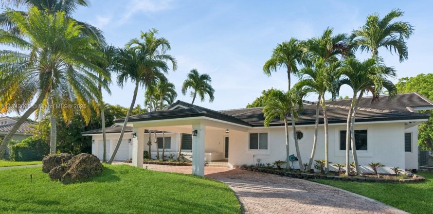 Villa ou maison à Palmetto Bay, Floride 4 chambres, 261.15 m2 № 1841296