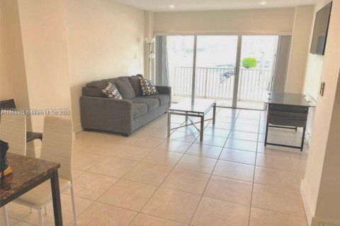 Condo in Hallandale Beach, Florida, 1 bedroom  № 1953361 - photo 10