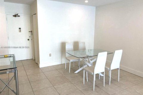 Condo in Hallandale Beach, Florida, 1 bedroom  № 1953361 - photo 15