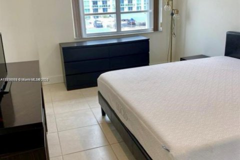 Condo in Hallandale Beach, Florida, 1 bedroom  № 1953361 - photo 7