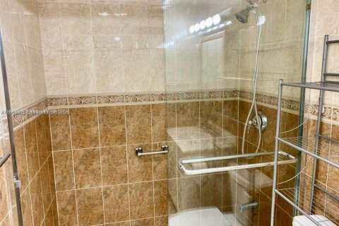 Condo in Hallandale Beach, Florida, 1 bedroom  № 1953361 - photo 11