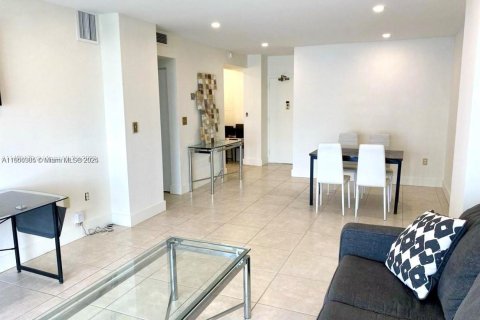 Condo in Hallandale Beach, Florida, 1 bedroom  № 1953361 - photo 5