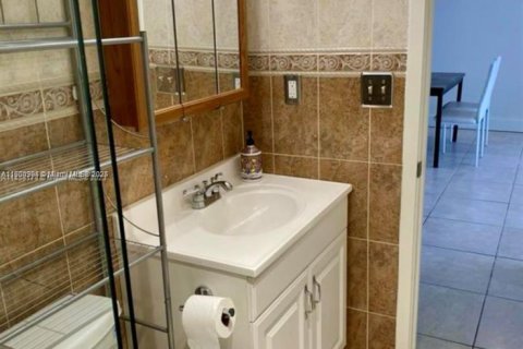 Condo in Hallandale Beach, Florida, 1 bedroom  № 1953361 - photo 8