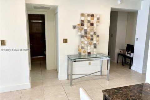 Condo in Hallandale Beach, Florida, 1 bedroom  № 1953361 - photo 4