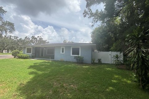 Propiedad comercial en alquiler en Brandon, Florida, 170.38 m2 № 1919939 - foto 1