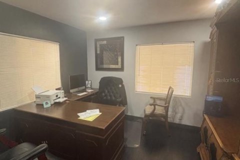 Propiedad comercial en alquiler en Brandon, Florida, 170.38 m2 № 1919939 - foto 16