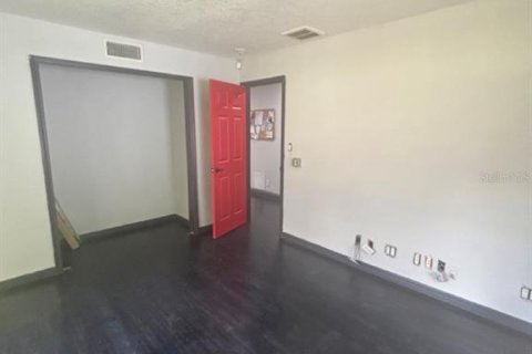 Propiedad comercial en alquiler en Brandon, Florida, 170.38 m2 № 1919939 - foto 12