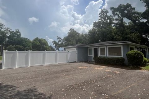 Propiedad comercial en alquiler en Brandon, Florida, 170.38 m2 № 1919939 - foto 3