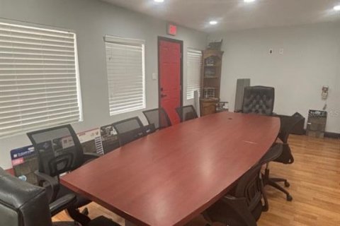 Propiedad comercial en alquiler en Brandon, Florida, 170.38 m2 № 1919939 - foto 5