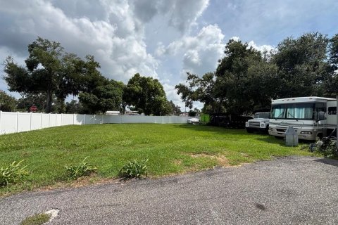 Propiedad comercial en alquiler en Brandon, Florida, 170.38 m2 № 1919939 - foto 2