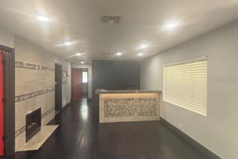 Propiedad comercial en alquiler en Brandon, Florida, 170.38 m2 № 1919939 - foto 7