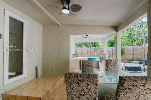 House in North Miami, Florida 3 bedrooms, 142.98 sq.m. № 1943560 - photo 28