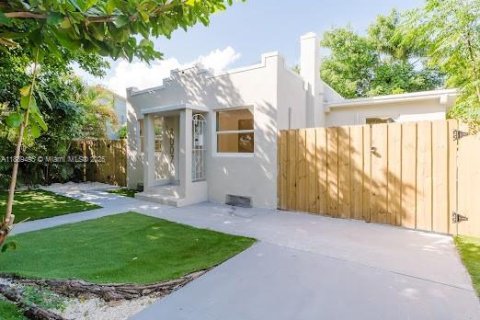 House in North Miami, Florida 3 bedrooms, 142.98 sq.m. № 1943560 - photo 18