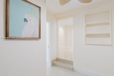 House in North Miami, Florida 3 bedrooms, 142.98 sq.m. № 1943560 - photo 13