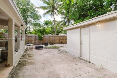 House in North Miami, Florida 3 bedrooms, 142.98 sq.m. № 1943560 - photo 25
