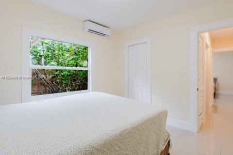 House in North Miami, Florida 3 bedrooms, 142.98 sq.m. № 1943560 - photo 17