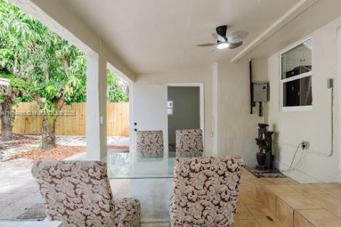 House in North Miami, Florida 3 bedrooms, 142.98 sq.m. № 1943560 - photo 29