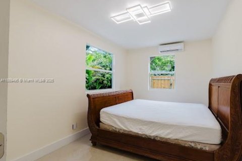 House in North Miami, Florida 3 bedrooms, 142.98 sq.m. № 1943560 - photo 16