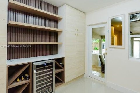 House in North Miami, Florida 3 bedrooms, 142.98 sq.m. № 1943560 - photo 7
