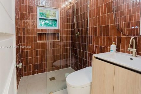 House in North Miami, Florida 3 bedrooms, 142.98 sq.m. № 1943560 - photo 11