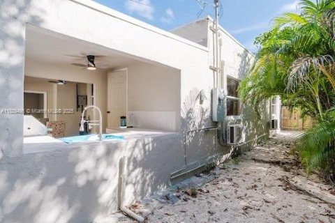 House in North Miami, Florida 3 bedrooms, 142.98 sq.m. № 1943560 - photo 21