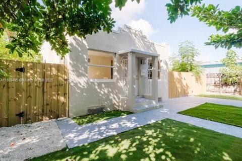 House in North Miami, Florida 3 bedrooms, 142.98 sq.m. № 1943560 - photo 19