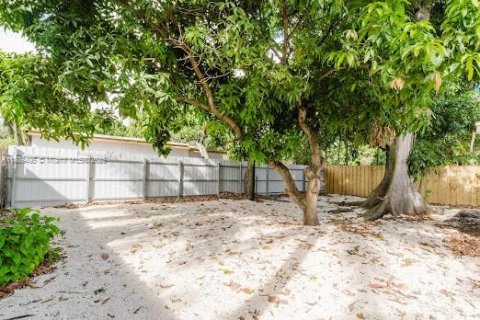 House in North Miami, Florida 3 bedrooms, 142.98 sq.m. № 1943560 - photo 27