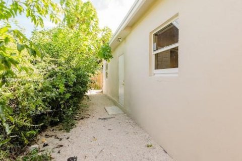 House in North Miami, Florida 3 bedrooms, 142.98 sq.m. № 1943560 - photo 22