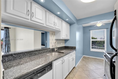 Copropriété à louer à Pompano Beach, Floride: 2 chambres, 84.63 m2 № 2042977 - photo 18