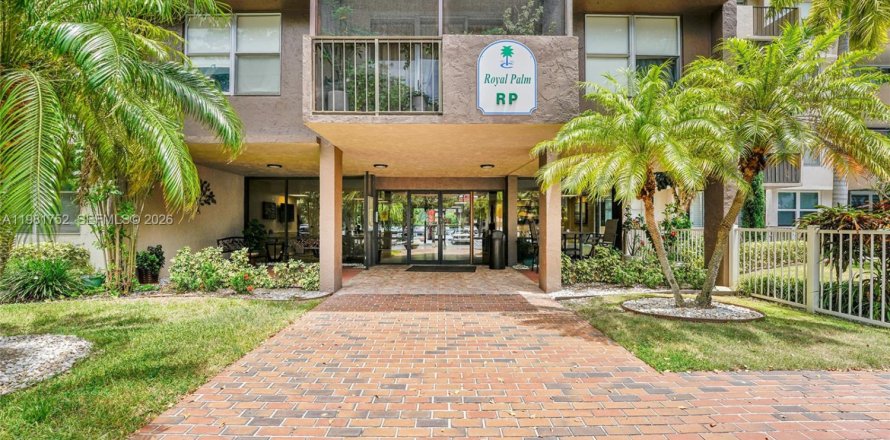 Condo à Pompano Beach, Floride, 2 chambres  № 2042977